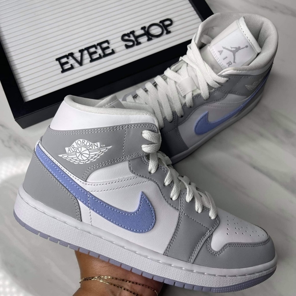 Jordan Shoes - Jordan Retro 1 🤍💙
